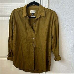 Universal Thread Olive Green Button-Up Shirt